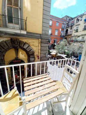 Il balconcino ai Tribunali
